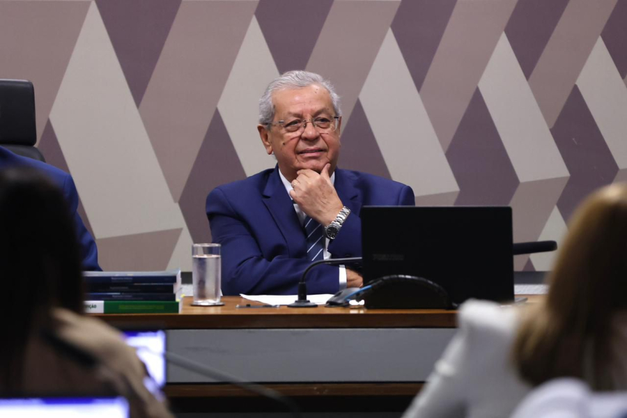 Jayme Campos participa de debate sobre PEC da aposentadoria compulsória